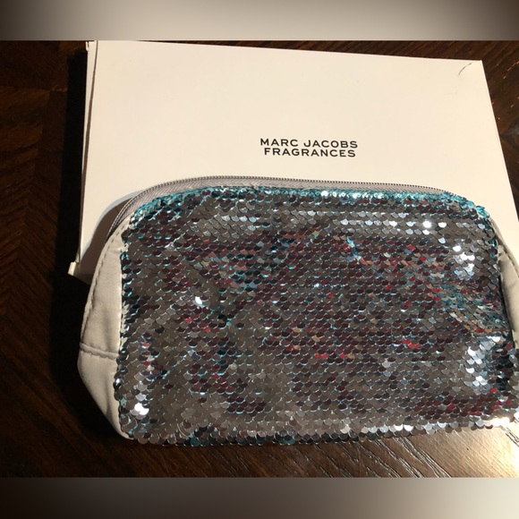 MARK JACOBS FRAGRANCES 
Cosmetic Bags & Cases - Picture 5 of 12